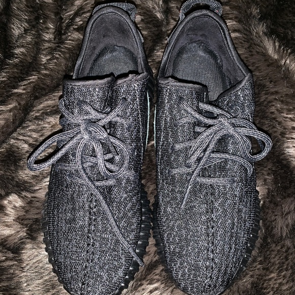 yeezy pirate black size tag